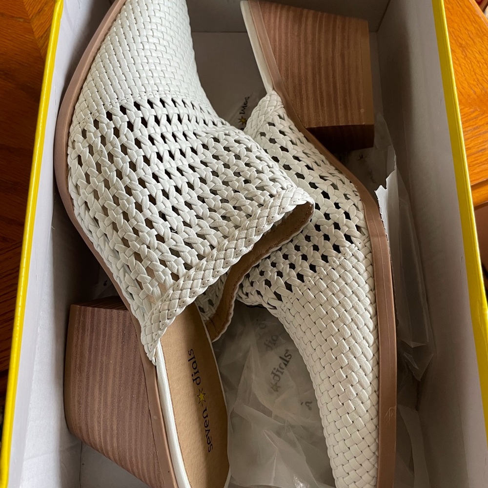 Seven Dials White Slip ons